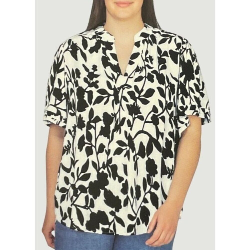 Well Worn Women's L Black & White Floral Print Short Sleeve Button Up N0924